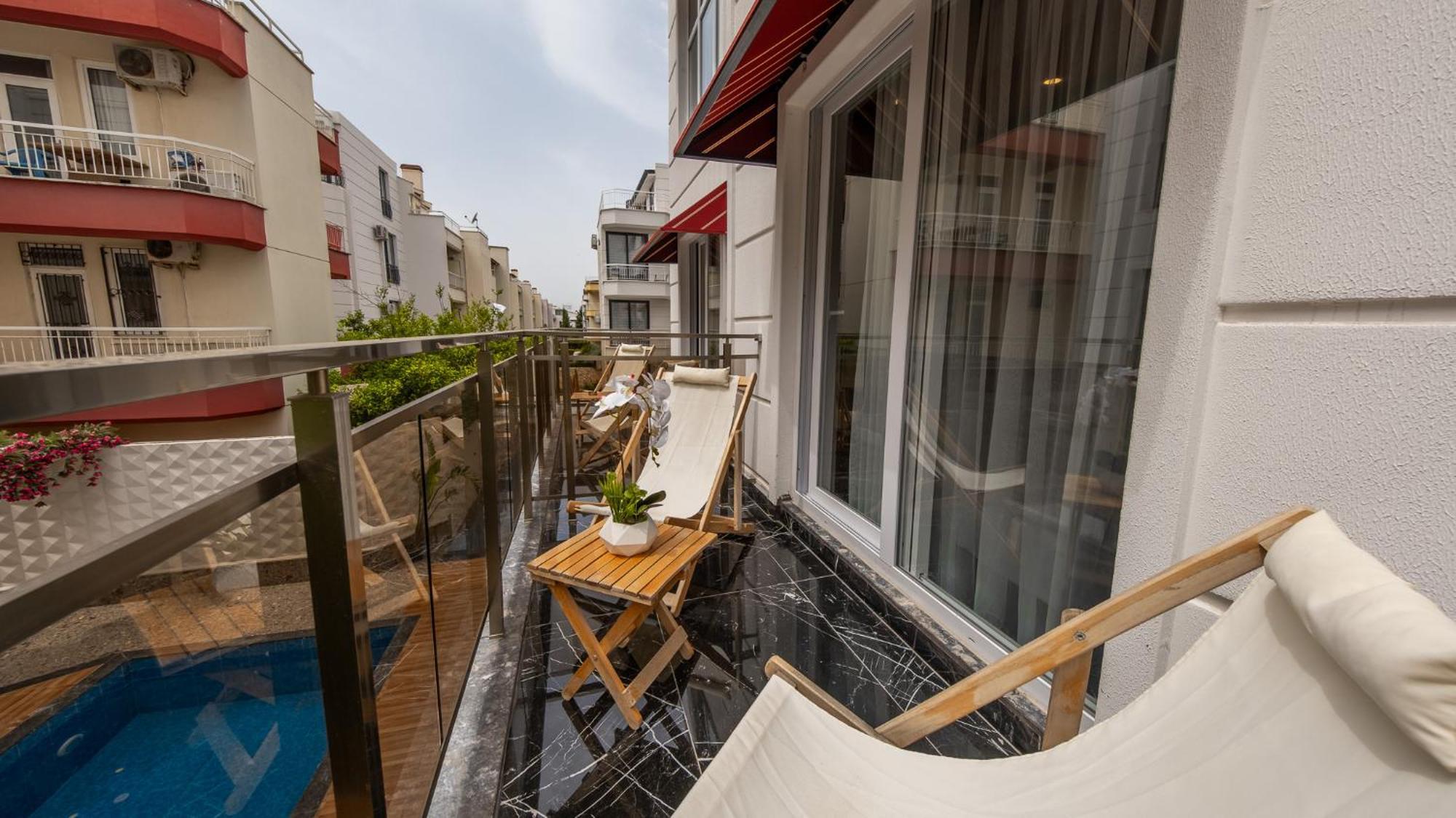 Mrt Suites Lara Antalya Eksteriør bilde